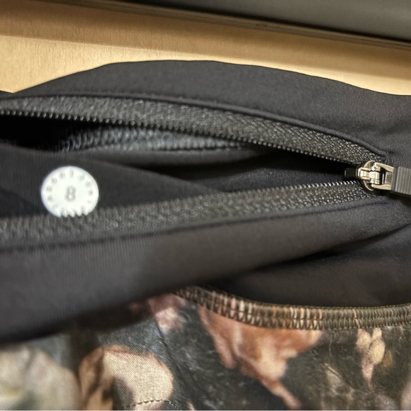 Lululemon Speed Up Short 2.5” - Picture 4 of 6